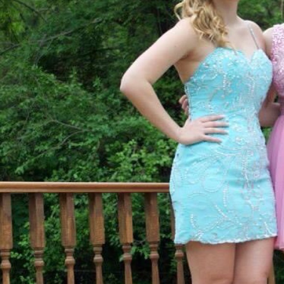 ALYCE PARIS SHORT HOMECOMING/PROM DRESS! SIZE 4 - Picture 2 of 3